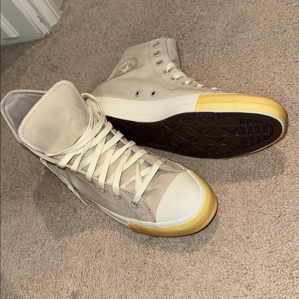 Converse High-Tops - Picture 3 of 10